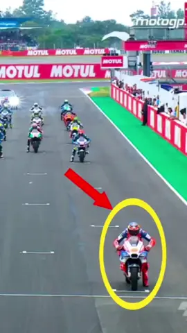 Ini mau Balapan apa mau LDR an?😂 #motogp #fyp #trending #viral #motogp 
