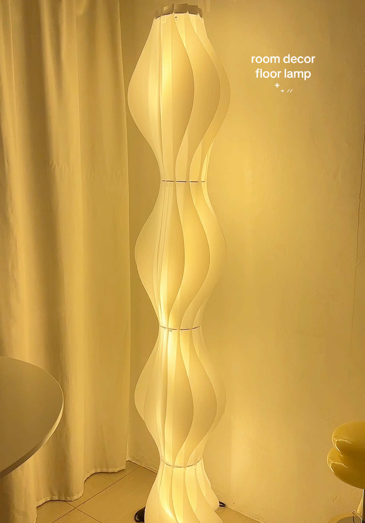set up my new floor lamp ✨ #lamp #roomdecor #roommakeover 