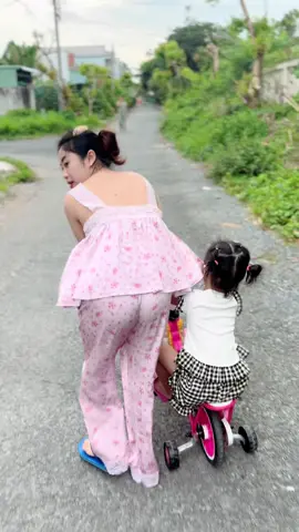 Đẩy muốn xĩu với chị2 vậy đó hà😤#đạpxe #embe 