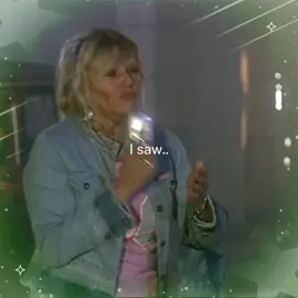 #jackietyler I headcannon she’s on those alien conspiracy websites saying “MY DAUGHTERS DATING AN ALIEN 😟😟😟” lol #doctorwho #ninthdoctor #rosetyler #ninerose
