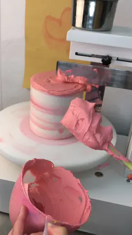 #Capcut Jingjing found fun in the process of making cakes.#fyp #tiktok #cake #diycake #beautifulcake #caketutorial #cakepiping 