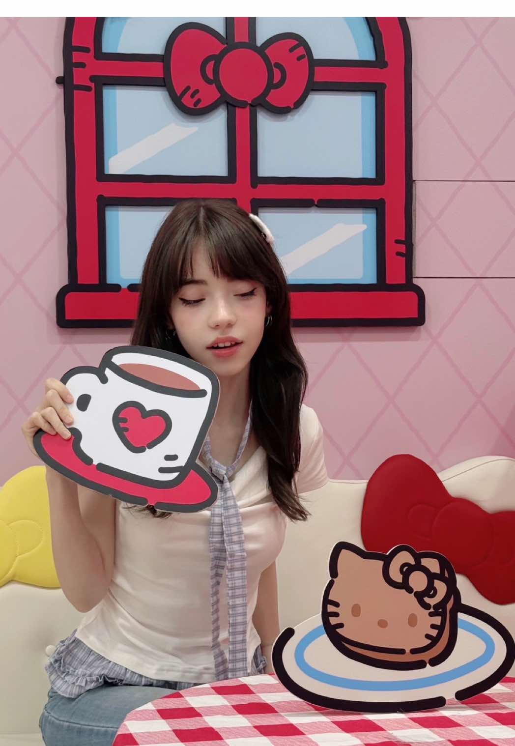 Pov: Erkek arkadaşını Hello kitty cafeye götürdün 🐱🎀