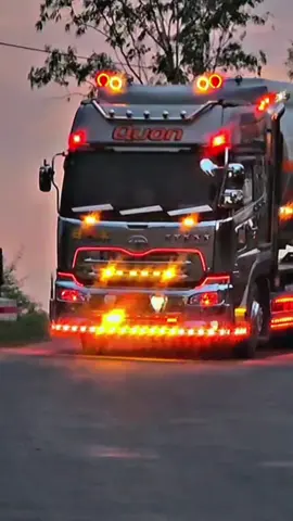 လိုက်ဆော့ကြည့်မိုက်တယ်🩶😍😎🩶#🇲🇲 #tiktokmyanmar #truck #driver #views ကျောက်ပန်းတောင်းသား🇲🇲🚛🚛🇲🇲