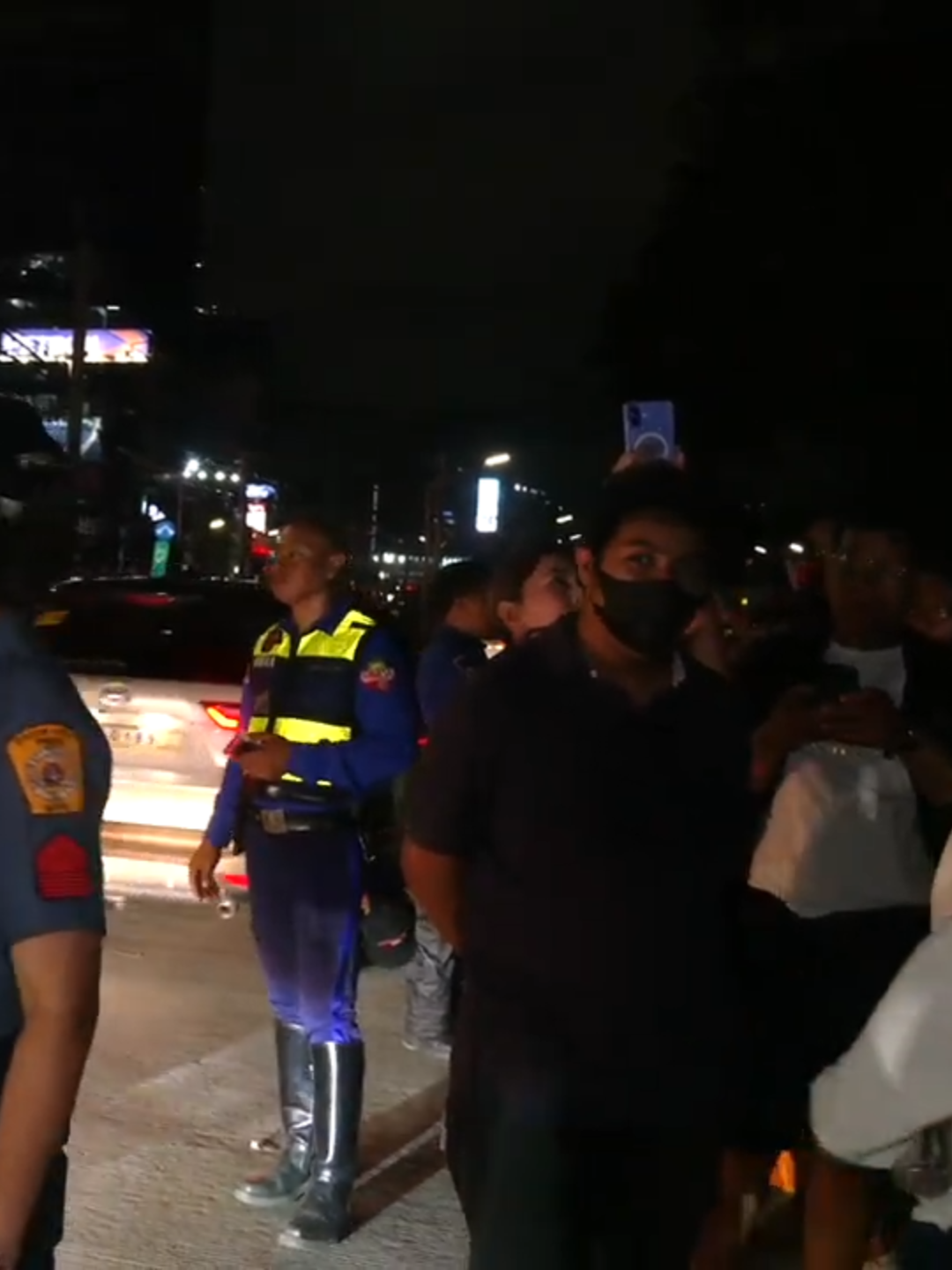 Despite no permit, Duterte supporters stage rally in front of Camp Aguinaldo WATCH: Supporters of former president Rodrigo Duterte stage their own rally in front of Camp Aguinaldo Gate 4 on Sunday, September 21, the same day of the Trillion Peso March at the nearby People Power Monument. Police say they have no rally permit, but they are implementing maximum tolerance. Watch this vlog by Paterno Esmaquel II, shot and edited by Errol Almario. #newsph #fyp #rappler