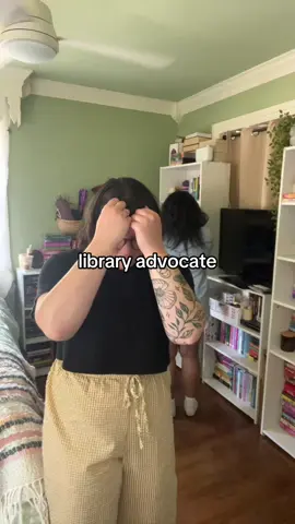 be honest, do we make you want to pick up a book??? @serareadthat 🌿📖🤠  #BookTok #booktokfyp #librarytok #indiebooktok #bookish 