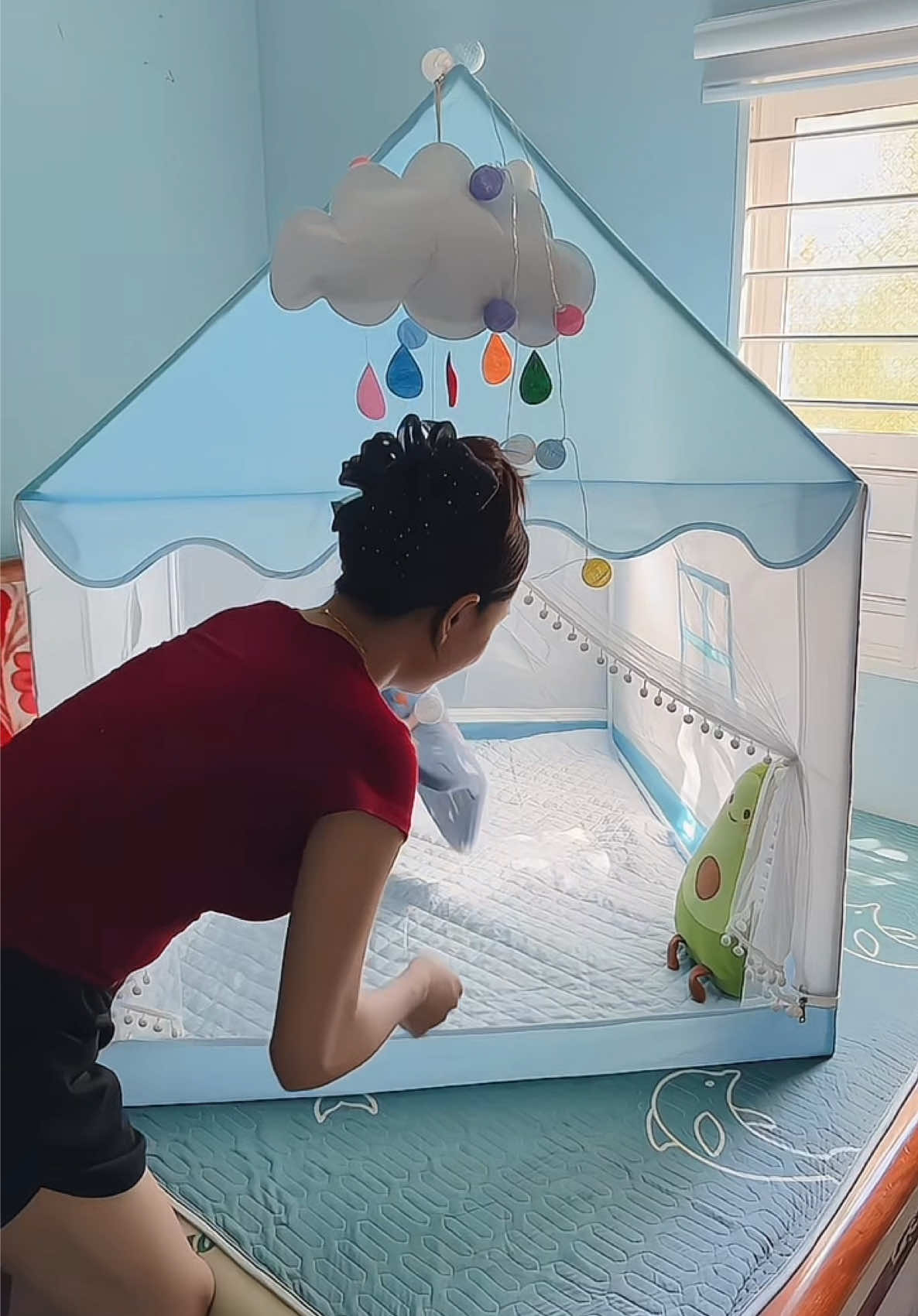 Không gian cổ tích riêng của con ✨ Từ ngày có lều công chúa Hàng Tử, bé mê tít luôn, ngồi chơi ngoan cả buổi 💕 #LeuCongChua #HangTu #DoChoiChoBe #KhongGianCuaBe #ReviewMeVaBe  