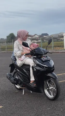Vario + kamu & debay 🥰😍 #vario  #vavarioan  #fyp   #ledold  #variomodifikasi  #pesonaledold  #varioproper 