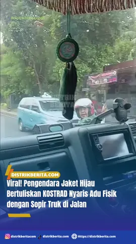Sebuah insiden di jalan raya kembali memicu perhatian publik setelah terekam kamera dan viral di media sosial. Video yang diunggah akun TikTok @ ikbalmy memperlihatkan ketegangan antara seorang sopir truk dan pengendara motor yang mengenakan jaket hijau bertuliskan KOSTRAD. Kejadian bermula saat truk bermuatan berat melaju di Jalan Jambore Raya No. 58. Tiba-tiba, seorang pengendara motor mencoba menyalip dari sisi kiri sambil membunyikan klakson panjang. Aksi itu langsung ditegur oleh sopir lantaran dianggap berbahaya, terlebih posisi kendaraan sedang berada di tikungan. Namun teguran itu justru berujung ricuh. Perempuan yang dibonceng pengendara motor terlihat mengacungkan jari tengah, sementara seorang pria yang diduga masih kerabat ikut tersulut emosi. Sopir truk mengaku mendapat perlakuan tidak menyenangkan, bahkan sampai dipukul dan diludahi. “Awalnya dia nyalip sambil klakson panjang. Saya tegur karena bahaya. Eh, malah keluarganya emosi, nunjuk jari tengah, terus sampai mukul dan ngeludahin saya,” ungkap pengunggah dalam keterangannya. Video berdurasi singkat itu menuai ribuan komentar warganet. Banyak yang mengecam tindakan arogan di jalan, apalagi dilakukan sambil mengenakan atribut jaket berlogo militer. “Kalau semua orang bawa nama instansi, jalanan bisa makin kacau,” tulis salah satu komentar. Hingga berita ini diturunkan, belum ada keterangan resmi dari pihak terkait. Publik berharap aparat segera menindaklanjuti kasus ini demi menjaga ketertiban dan keselamatan di jalan raya