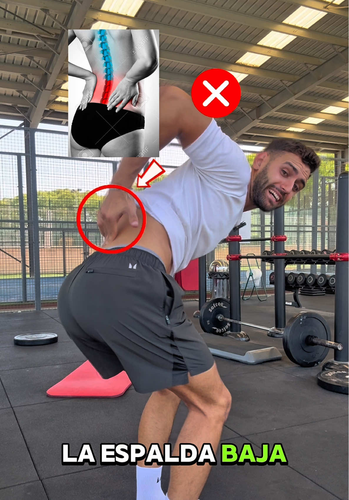 😳 ¿Sabes qué es lo peor de las lesiones?  Que no aparecen de un día para otro… Se van cocinando en silencio mientras ignoras tus articulaciones. Hasta que un día te das cuenta que: ❌ No puedes correr igual ❌ Te duele levantarte de la silla ❌ O simplemente, ya no disfrutas entrenar La buena noticia 👉 todavía estás a tiempo. El movimiento es el medicamento más barato y poderoso que existe. 💡 Haz que tus rodillas, caderas y espalda sigan funcionando como se merecen. Tu yo de 45, 55 o 65 años te lo va a agradecer 🙌 🔖 Guarda este post si no quieres perder años de vida activa. 👇 Cuéntame en comentarios: ¿qué articulación te pide más ayuda ahora mismo? 💚 Código ADRI10 – 10% en @myproteines  #dolor #espalda #lumbar #movilidad #adrifisiofitness 