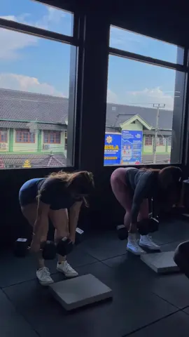 Gym w/ bestie 🍑🍑🔥 #gymmotivation #GymTok #gymrat #fyp #gymgirl 