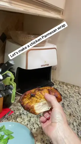 The endless possibilities of ingredients you can stuff in a tortilla!   Don’t let leftovers go to waste !   @Crimpit USA #crimpit #crimpitwrap #wraps #chickenparmesan #easywraps 