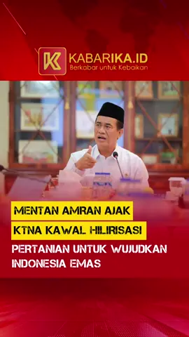 KABARIKA.ID, JAKARTA- Menteri Pertanian (Mentan) Andi Amran Sulaiman mengajak seluruh jajaran Kontak Tani Nelayan Andalan (KTNA) di Indonesia untuk bersama-sama mengawal program hilirisasi pertanian.  Ajakan ini disampaikan Mentan dalam acara Rembuk Utama dan Expo KTNA 2025 yang dihadiri lebih dari 2.000 peserta dari berbagai daerah.  Mentan Amran menegaskan, hilirisasi merupakan salah satu dari empat program prioritas Presiden Prabowo Subianto, selain swasembada pangan, penyediaan pangan bergizi, dan pengembangan biofuel.  Menurutnya, transformasi pertanian dari hulu hingga hilir akan menjadi motor penggerak perekonomian nasional, sekaligus membuka jalan menuju Indonesia Emas 2045.  “Mimpi besar kita adalah membangun hilirisasi secara masif. Pemerintah sudah menyiapkan investasi sebesar Rp371 triliun, dengan tahap awal Rp9,9 triliun yang digunakan untuk pengadaan bibit tebu, kakao, kelapa, kopi, mente, lada, dan pala. Bantuan ini diberikan secara gratis kepada petani. Kami mohon KTNA se-Indonesia mengawal dan memastikan program ini berjalan sukses,” kata Amran dalam sambutannya secara online, Sabtu (20/9/25).  Lebih lanjut, Mentan Amran mencontohkan potensi besar hilirisasi kelapa. Saat ini ekspor kelapa Indonesia bernilai Rp24 triliun, namun jika dilakukan pengolahan menjadi produk turunan seperti minyak kelapa murni (VCO) dan santan instan, nilai tambahnya bisa melonjak lebih tinggi.  “Bayangkan jika komoditas lain seperti kakao, kopi, dan pala juga diolah di dalam negeri. Ekonomi desa akan bergerak, pendapatan petani meningkat, dan ekspor kita melesat berkali lipat,”ucapnya.  Selain hilirisas, dalam sambutannya Mentan Amran juga menyampaikan capaian pertanian nasional sepanjang 11 bulan pemerintahan Presiden Prabowo Subianto. Antara lain, produksi beras naik menjadi 31 juta ton hingga Oktober 2025, stok beras mencapai 4,2 juta ton, tertinggi sepanjang sejarah Indonesia, serta kontribusi pertanian pada PDB mencapai 10,52 persen, terbesar dalam sejarah.  “FAO mencatat Indonesia sebagai negara dengan peningkatan produksi pangan terbesar kedua dunia setelah Brasil. Ini buah kerja keras petani, KTNA, dan seluruh pemangku kepentingan. Namun kita tidak boleh berhenti, karena tantangan dunia ke depan semakin berat,”kata Amran.  Mentan Amran menambahkan, pemerintah juga telah mengambil kebijakan strategis untuk terus melindungi petani, diantaranya baru baru sesuai arahan Presiden Prabowo untuk menghentikan impor etanol dan singkong selama kebutuhan bisa dipenuhi produksi dalam negeri.  “Kita punya Presiden yang sangat berpihak kepada petani, selalu memberikan solusi untuk permasalahan para petani, ini yang harus kita syukuri,” tambah Mentan Amran.  Pada akhir sambutannya, Mentan Amran mengajak seluruh jajaran KTNA untuk terus menjadi garda terdepan transformasi pertanian nasional. Menurutnya, KTNA memiliki peran strategis sebagai motor penggerak di tingkat desa dan daerah, yang langsung bersentuhan dengan petani.  “Kita adalah bangsa agraris. Pertanian harus menjadi episentrum ekonomi baru Indonesia. Dengan kerja keras, kolaborasi, dan semangat KTNA, mimpi swasembada pangan dan hilirisasi pertanian bisa terwujud lebih cepat,”tutup Mentan Amran.  Bersamaan Ketua Umum KTNA Nasional, Yadi Sofyan Noor mengatakan bahwa hasil Rembuk KTNA merupakan keputusan bersama yang akan dilaksanakan oleh seluruh anggota KTNA di seluruh Indonesia.  Selengkapnya tonton video di atas atau kunjungi website Kabarika.id  #kabarikaid #kabarikanews #prabowo #presiden  #andiamransulaiman 