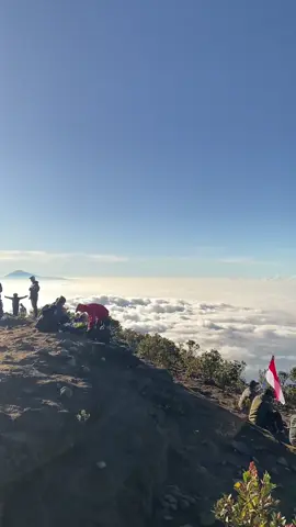 ciremai 21 september #gunungciremai #ciremai3078mdpl #ciremaiviaapuy #pendakigunung #fouryou 