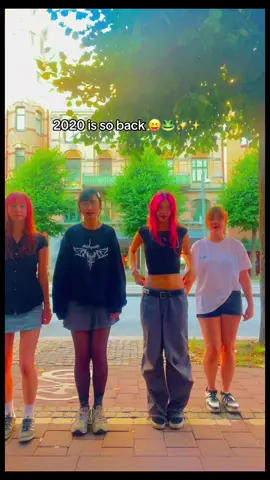 This was like a month ago but i forgot to post it😇🤫 @ᓚᘏᗢ vivi @anna 🛹♾️ @Céleste #2020 #2021 #bumblebee 
