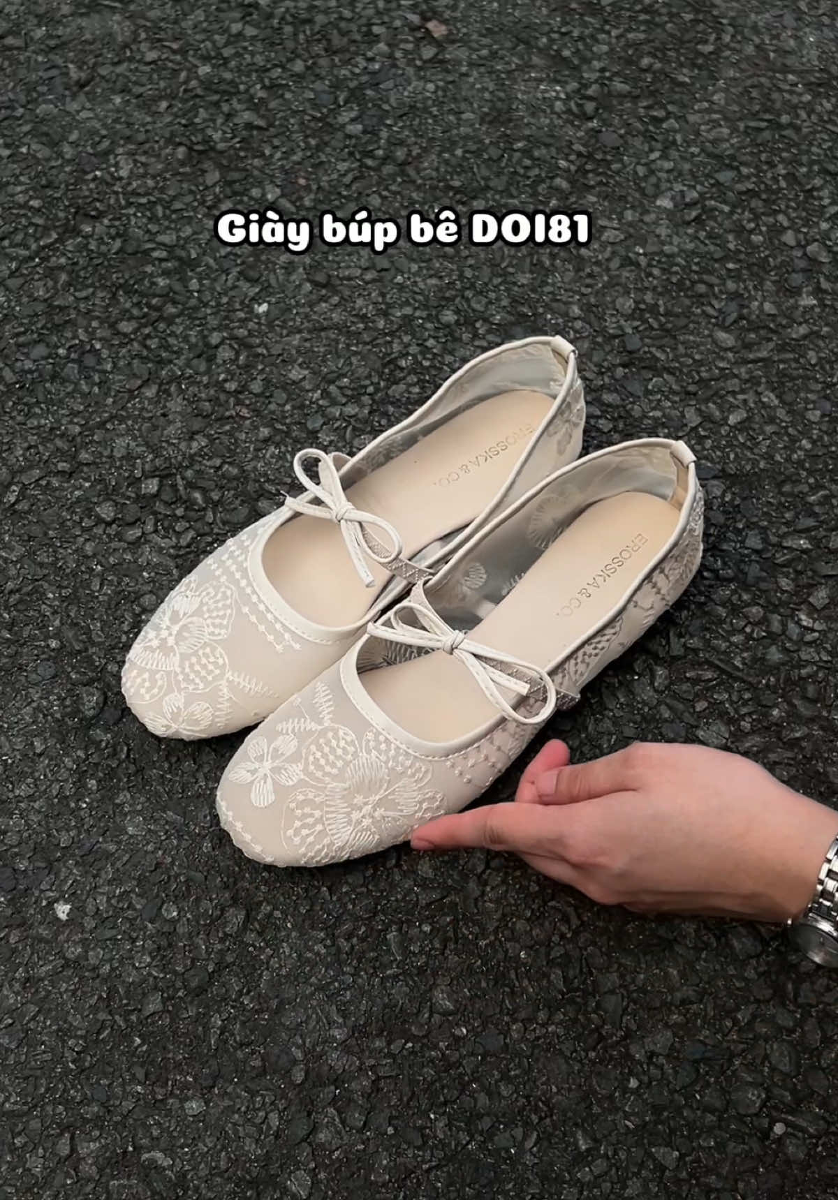 Vẻ đẹp của bạn ngày hôm nay đừng để lo âu của ngày hôm qua làm cho phai mờ. #Giayxinh #Erosska  #Xuhuong #Giaydep #trending 