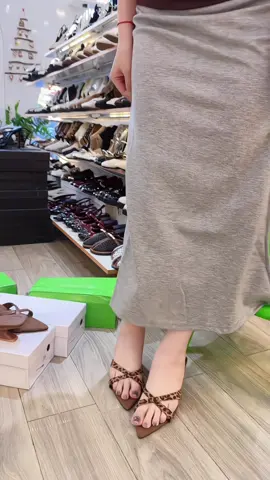 Trời bơi cái màu đỉnh ghê 😍 #dépxinh #trending #xuhuongtiktok #giàyđẹpchonữ #trầnmếnshoes 