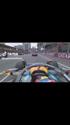 Oscar Piastri jump from start and he crash