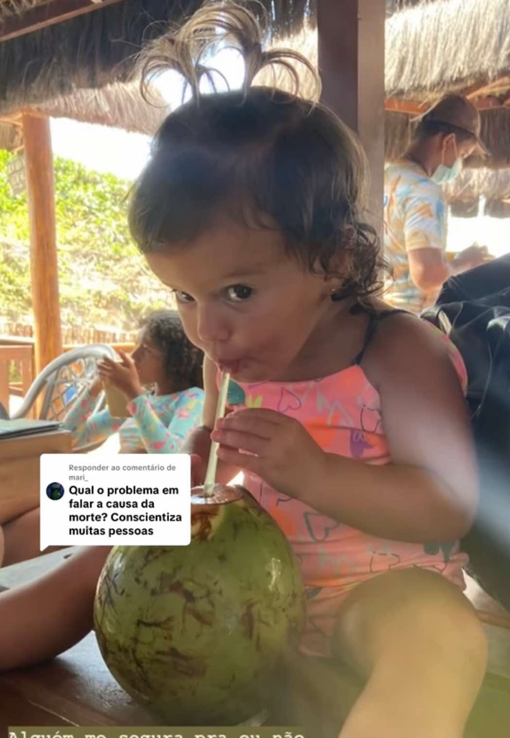 Respondendo a @mari_ Oi gente, para quem está perguntando sobre oque aconteceu com a Olívia, ela veio a falecer no dia 14 novembro de 2022,  No dia 24/09/22 Levamos a Olívia sem saber oque ela tinha, 51 dias antes do falecimento da Olívia, ela apresentava manchas nas mãos e pálpebras e uns caroços, assim que chegamos fomos atendidos por um exelente profissional, e  ele logo suspeitou da doença mas não falou pra gente somente pediu uns exames pra confirmar a presença de dermatomiosite...    Dermatopolimiosite juvenil (doença rara autoimune)  e por volta de 21:00 voltamos para buscar os exames pedidos pelo médico, na UPA VINHAIS, nos deparamos com uma médica super despreparada, e sem um pingo de compaixão e atenção com seus pacientes, no qual não posso falar o nome, mostramos o resultado dos exames pra ela, TGO E TGP que confirmaria a suspeita do de natal que nos atendeu mais cedo, questionamos as taxas muito alteradas, e a fala dela foi, ESSAS TAXAS SÃO NORMAIS PARA CRIANÇAS, NAO SEI NEM PORQUE ESSE MÉDICO PEDIU ESSES EXAMES e essa moça que se diz médica que fez nós passarmos pela dor mais avassaladora possível que um ser humano pode sentir, 51 dias que poderiamos ter salvo nossa menina, 51 dias que poderíamos ter tido chances de ainda termos conosco, por tudo que passou, tanto sofrimento, internações, intervenções, UTI  entubação , 6 paradas cardíacas, era uma neném de 2 anos e 4  meses, e ela é a principal responsável por ela não estar mais aqui... ela tem um irmão chamado Bernardo, são gêmeos e ele sente muita saudade da irmãzinha dele. 