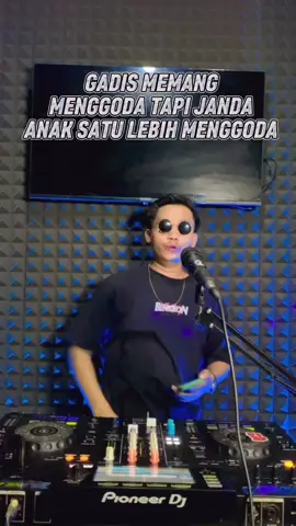 JANDA ABSEN🤣@@nata.0104# #djalesadobrak #musikrangkasbanten #musikbanten #jandaanak1 