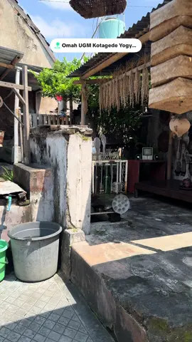 Dapur dan sumur Jadul. Old kitchen Place and Water well #omahugm #kotagede #yogyakarta #ugmhouse #heritagehouse 