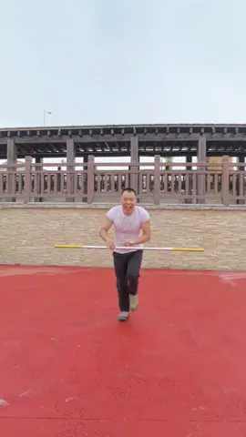 Cuộc sống sẽ không thay đổi vì những lời phàn nàn của bạn, nhưng bạn có thể thay đổi bản thân để thích nghi với cuộc sống #anhtrungofficial 
