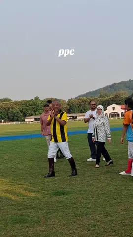 sweetnyaa tuanku peluk tpp🥰🥰 #tengkumuhammadiskandarriayatuddinshah #taimshah #tengkuahmadismail  #pahangroyalfamily 