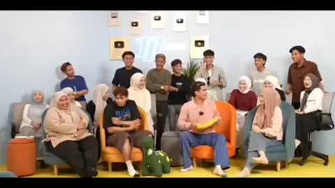 yee iskandar kecantikan syer hanya untuk iskandar je.🤭🤭 boleh pulak terdejavu part ni... rindu dooh doohhhh ...#kekasyerforever   nasib lah kanda tk usap kepala syer ,kalau usap kan rasanya gila dh fans kekasyer nih🤣🤣🤣  @syeriena @ᴋᴇᴋᴀɴᴅᴀ 🐊 