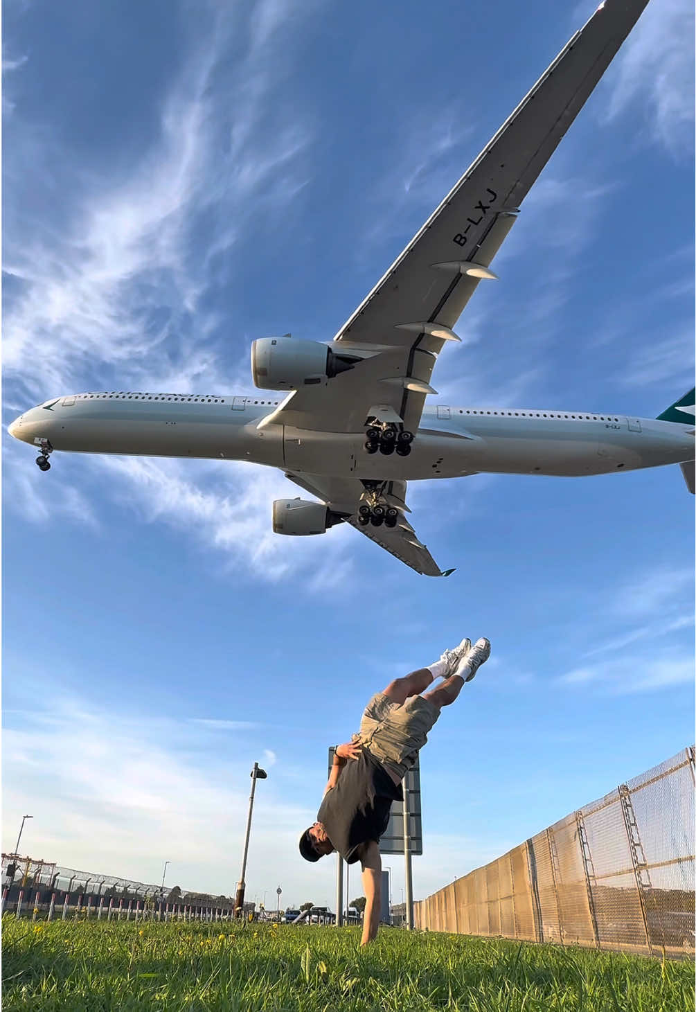 Freeze with @Cathay Pacific ✈️ A350-1000 😍 #aviation #planespotting 