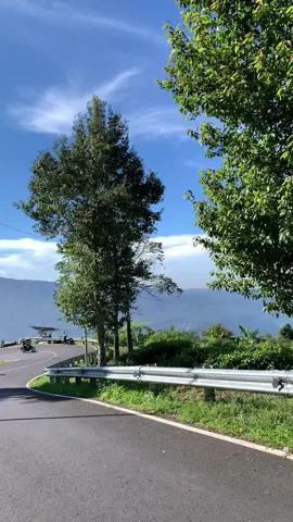 Ciwidey hari ini Masyaallah sekali 🥹🫶🏻🌤️🌱🍃 #ciwidey #bandunghits #rancabali #kebuntehrancabali #ciwideybandung 