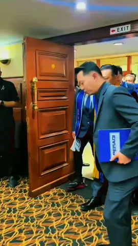 Sebanyak 553 orang advokat resmi diangkat di wilayah hukum Pengadilan Tinggi Bandung. Acara ini juga disertai dengan pembekalan langsung dari Ketua Umum PERADI, Prof. Dr. Otto Hasibuan, S.H., Μ.Μ. #lawyer #advocate #pengacara 
