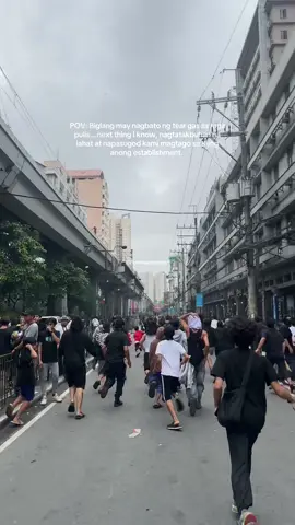 POV: Biglang may nagbato ng tear gas sa mga pulis… next thing I know, nagtatakbuhan na lahat at napasugod kami magtago sa kung anong establishment.  #trillionpesomarch #bahasaluneta #mendiola 