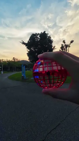 Súper divertida bola voladora genial,La mejor opción para regalar#flyorbball #flyball #toy #TikTokShopLaborDaySale 