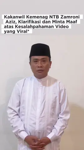 *‎Kakanwil Kemenag NTB Zamroni Aziz, Klarifikasi dan Minta Maaf atas Kesalahpahaman Video yang Viral* ‎ ‎Mataram Lombokfokus.com - Kepala Kantor Wilayah Kementerian Agama NTB, Zamroni Aziz, memberikan klarifikasi terkait video viral yang menampilkan dirinya melempar mikrofon saat pelantikan pejabat di Kantor Kemenag yang beredar beberapa waktu lalu. ‎ ‎Dalam sebuah vidio klarifikasi Zamroni Aziz menyampaikan permohonan maafnya kepada masyarakat Indonesia khususnya masyarakat NTB atas kesalahpahaman yang timbul akibat potongan video tersebut. ‎ ‎
