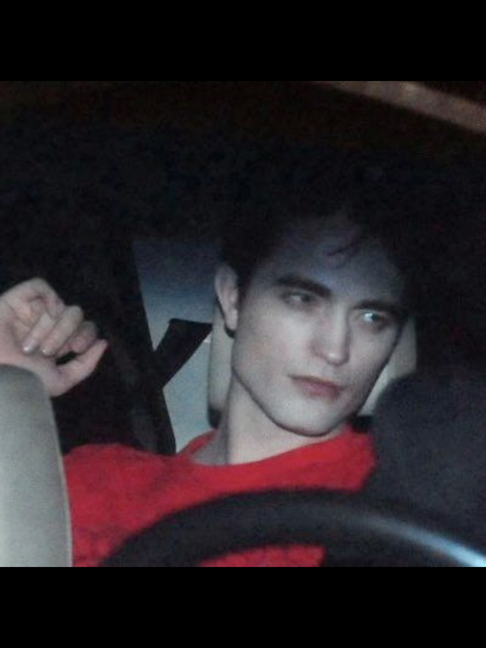 он знает, что он шикарен #robertpattinson #сумерки 