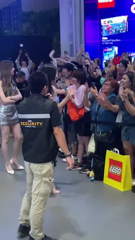 เจอพี่หลิงน้องออมรอบนี้…แทบตุย คือใกล้มากและก็สวยมากกกกกด้วย 🫠🫠🫠#linglingkwong #ormkornnaphat #หลิงออม #LingOrmJeleBeauties 
