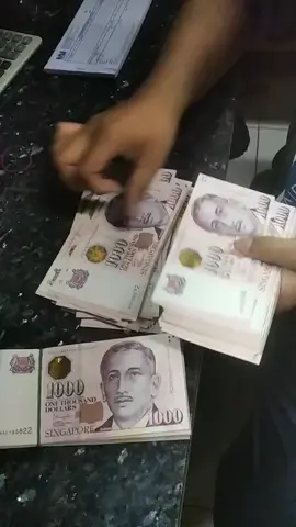 Singapore Dollar Pecahan 1000  #fyp #moneychanger #matauangasing #jualbelidollar #valas  @taufikchex7 @donybarack 