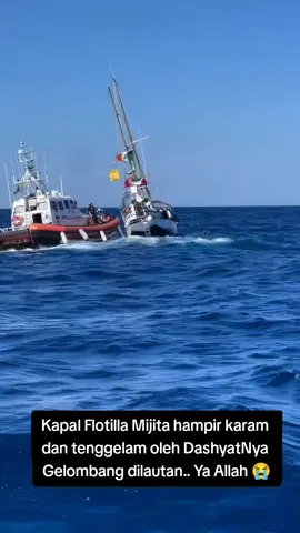 Begitu berat perjuangan Seluruh Delegasi Sumud Flotilla dalam mengarungi lautan menuju Gaza..😢😔 Kapal Flotilla Mijita mengalami kerusakan mekanik, termasuk 2 delegasi Pakistan, Mazhar Saeed dan Dr.Usama beserta  peserta dari negara lain, kontak hilang Berjam jam Alhamdulillah bisa diselamatkan oleh team  kapal dari delegasi lainya,sama seperti kapal delegasi Indonesia yang akhirnya terdampar di pelabuhan Italia,  semoga Allah melindungi seluruh delegasi Sumud Flotilla Aamieen Ya Allah 🤲 🤲😢
