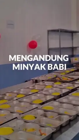 PBNU menegaskan isu ompreng program Makan Bergizi Gratis yang dituding mengandung minyak babi tak memengaruhi kehalalan makanan, sebab benda keras seperti food tray bisa kembali suci setelah dicuci bersih. Menu MBG tetap halal selama disajikan dalam wadah yang disucikan, sementara minyak yang dipersoalkan hanya dipakai saat proses pencetakan. PBNU berharap penyelenggara makin menjaga higienitas karena program ini sangat bermanfaat, khususnya bagi para santri di pesantren. #pbnu  #mbg  #prabowo #makanbergizigratis  #fyppppppppppppppppppppppp 