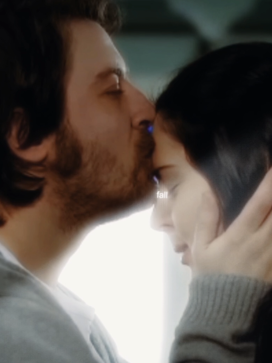 fall in love again....🤍 bu akımı çok sevdim. #öylebirgeçerzamankiedit #öylebirgeçerzamanki #öbgzkedit #berrinahmet #charliexcx 