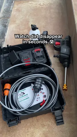 It's a great helper. It cleans so well! 💦💦💦#pressurewashing  #cordlesspressurewasher #tiktokshoprestock #cleaning #tiktokshopblackfriday 