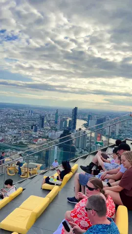 Thailand highest observation deck 😳 😮 78 Floors building king mahanakhon #creatorsearchinsights #thailand🇹🇭 #mahankhonskywalk #kingpowermahanakhon #anazingthailand🇹🇭 