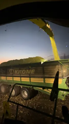 Nur voll ist toll 🌽💨 #fyp #sunset #agriculture #landwirtschaft #johndeere 
