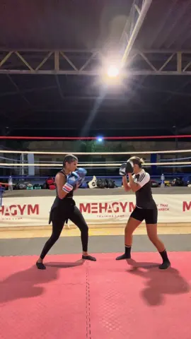 Femme FORTE 💪🏼🥊 @Imen Es #entrainement #boxeanglaise #motivation 
