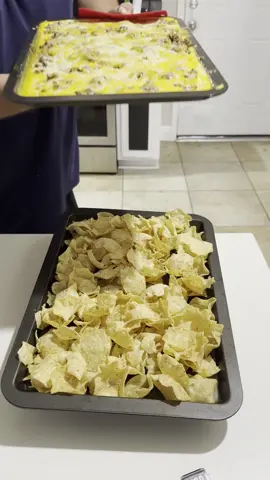 Some women require lavish gifts. I’m not some women. My hubby nailed my request. 😍 #nachos #sundayfootball 