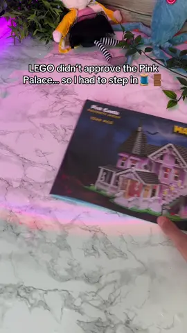 My comfort movie🤭💓 #coraline #buildingset #pinkpalace 