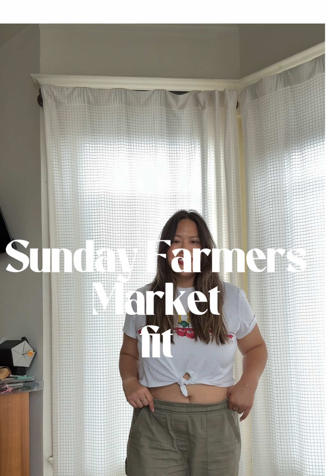 Sundays are for farmers markets and San Francisco knows how to do farmers  markets 🍓🍒🥑🍌🍎🍑 Anyone else have this song stuck in their head cause of the summer I turned pretty??? 😂😂 #OOTD #sundayfunday #farmersmarket #thesummeriturnedpretty #sanfrancisco 