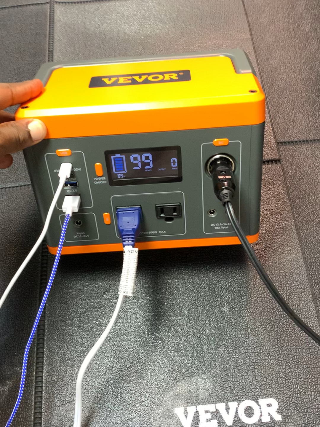 Charges everything when the power runs out!!#vevor #megalive #powerstation #vevorproducts #dealsforyoudays