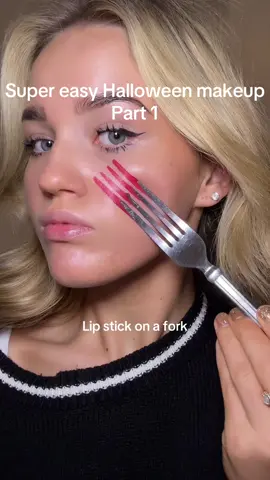 Easy Halloween makeup hacks to try 💀👻🎃🩸 Cut and bruises  #easyhalloweenmakeup #halloweenmakeup #hacks #sfxmakeup #videoviral  More Halloween vids  @Evie hope  @Evie hope  @Evie hope 
