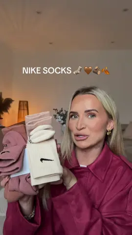 Perfect bundle for autumn/winter 🧦 🍂🤎🪵 #nikesocks #autumnsocks #longsocks #tiktokmademebuyit 