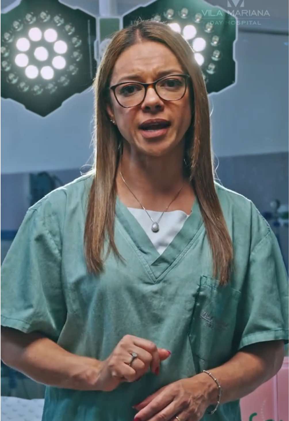 Dra Ana Paula Polato no Falando de Plástica. O podcast do Vila Mariana Day Hospital. Siga nosso canal no YouTube. @falandodeplastica #VilaMarianaDayHospital #falandodeplastica 